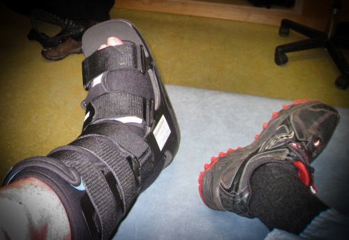Boot to secure foot with lisfranc injury